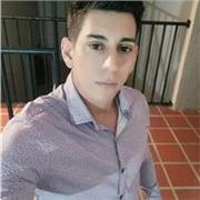 Profesor de inglés imparte clases a todos los niños